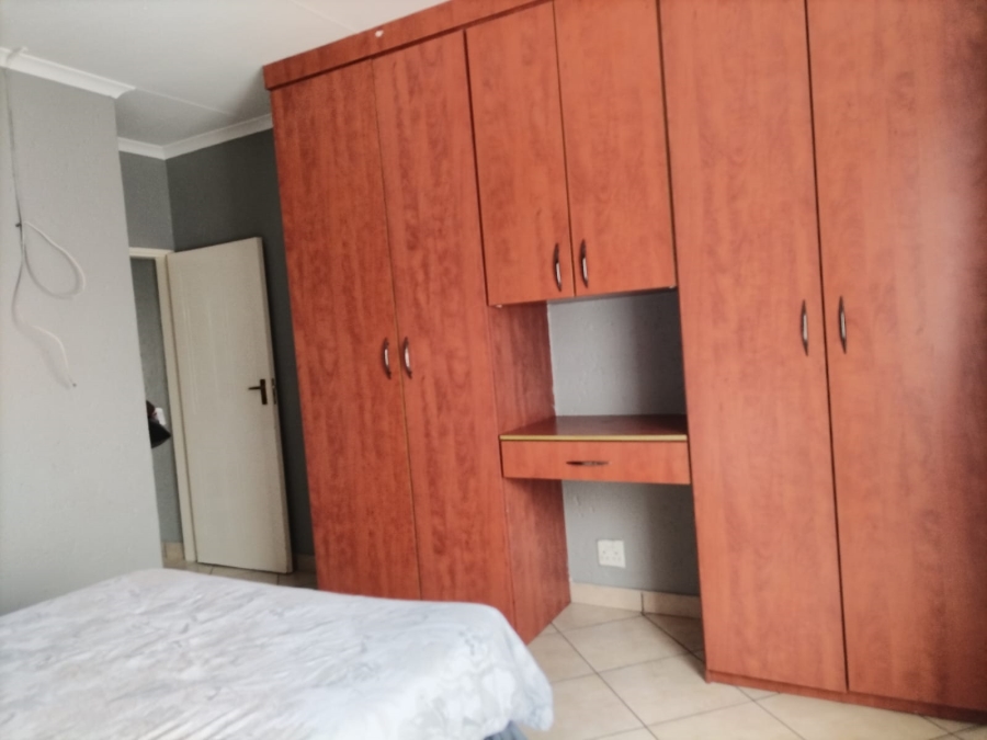 2 Bedroom Property for Sale in Waterval East North West